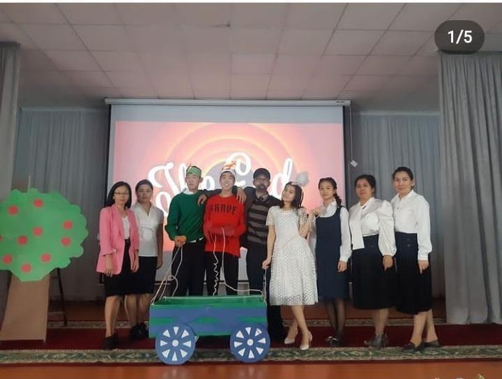 Ахмет Байтұрсынов атамыздың 150 жылдығына орай сыныптар арасында ағартушының орыс классиктерінен аударған шығармаларынан ағылшын тілінде көріністер қойылды.