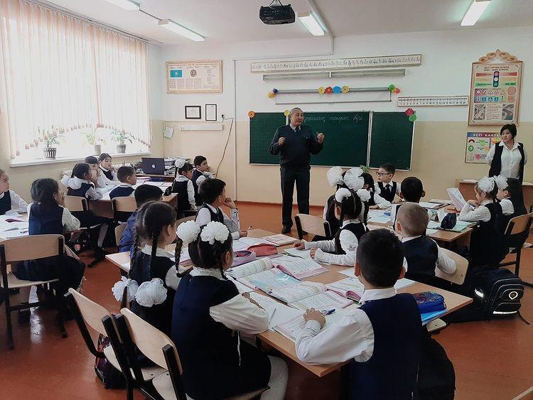 1 наурыз азаматтық қорғаныс күніне орай 2 «д» сынып оқушыларымен дабыл жер сілкініс оқу-жаттығуы өткізілді.