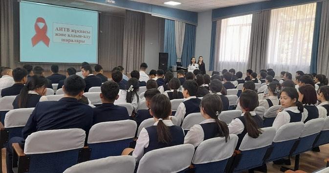 «ЖИТС алдын алу және оған қарсы күрес орталығы” маманы врач-эпидемиолог Садыкова Сандугаш Абдыкасымова “АИТВ жұқпасы және алдын-алу шаралары” тақырыбында сұрақ- жауап арқылы түсіндірме жұмыс өткізілді.