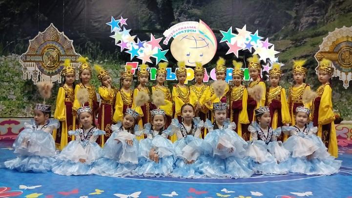 ‘Асыл мұра” Халықаралық ән би байқауында ‘Болашақ би ансамблі, хореография номинациясы бойынша 6 жас пен 8 жас бишілер тобы бас жүлде ұтып алды.