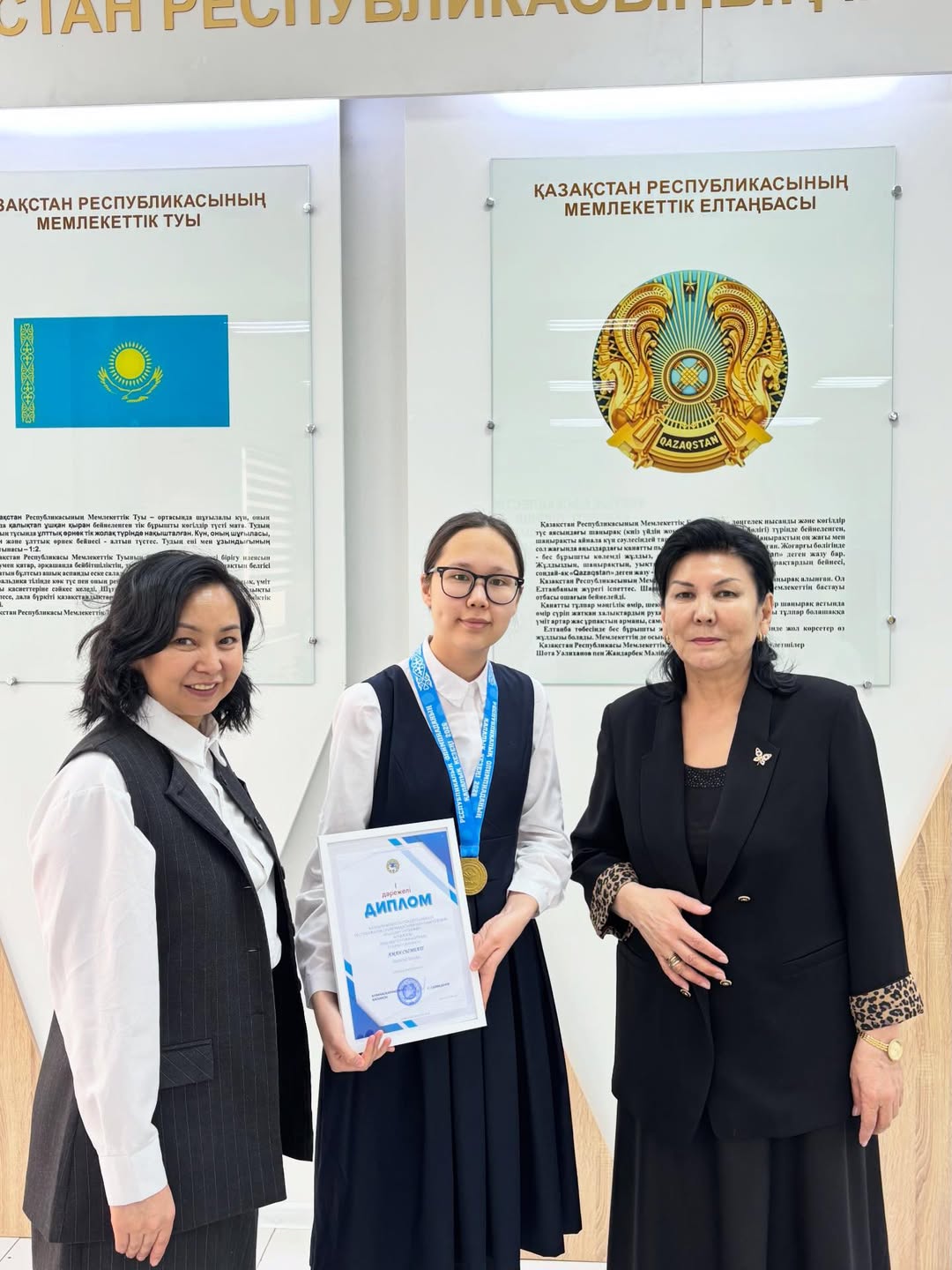 11-сынып оқушысы Аман Сымбат жалпы білім беретін пәндер бойынша республикалық олимпиаданың қалалық кезеңінде ағылшын тілі пәнінен жоғары нәтиже көрсетіп, І дәрежелі дипломмен марапатталды.